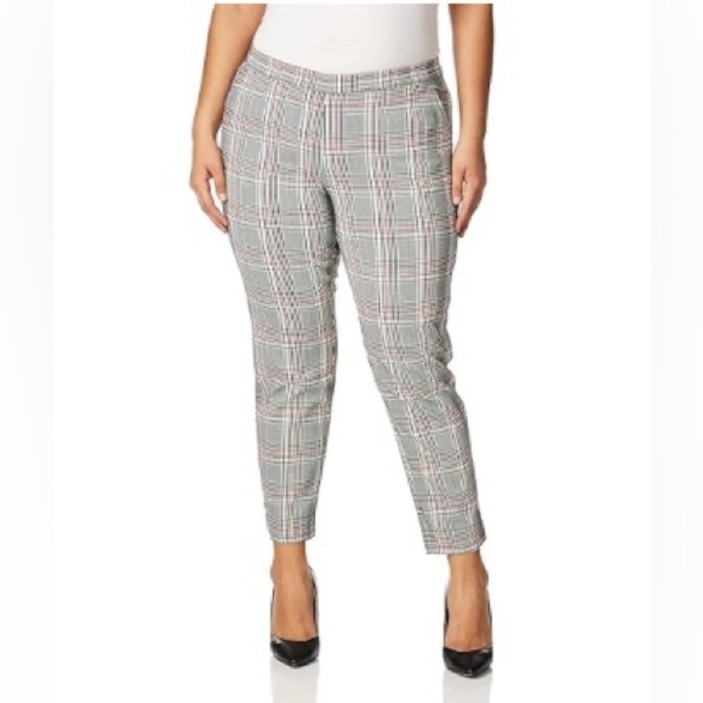 HUE Black, Off White, and Red Plaid Loafer Skimmer Pants - Size Medium